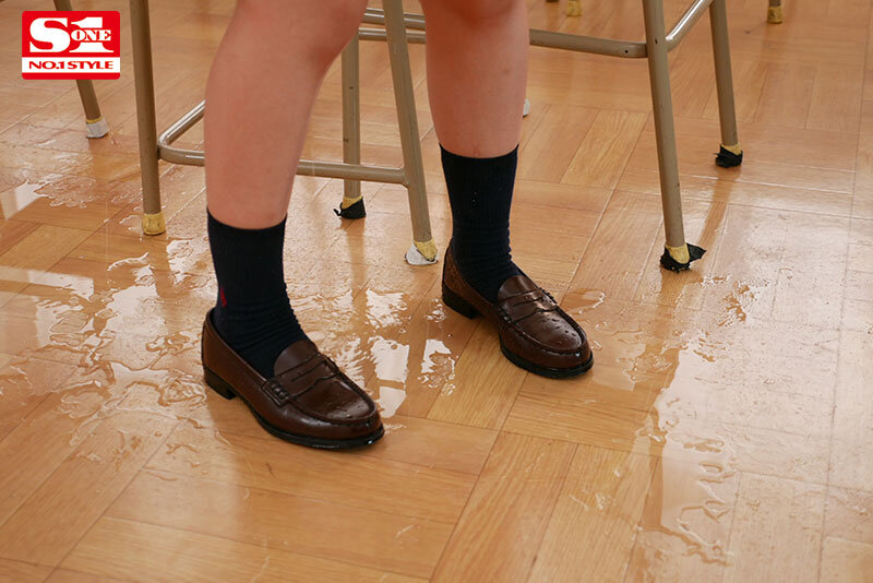 出ちゃう、出ちゃう、出ちゃ…うぅぅ。大量失禁が止まらない…初めての恥じらい超お漏らしアクメ 三田真鈴(sone00147) シーン4