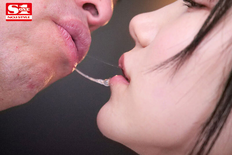 おじさん大好き美女が中年オヤジと涎だくだく接吻ねちょねちょで絡み合う超濃厚ベロチュウ性交 三田真鈴(sone00256) シーン2