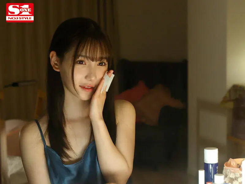 「え…! 終電なくしたんですか!? 私の家泊まりますか?」会社の美人後輩の誘いに乗ったらすっぴんと無防備な部屋着に僕は理性吹っ飛び… 三田真鈴(sone00443) シーン7