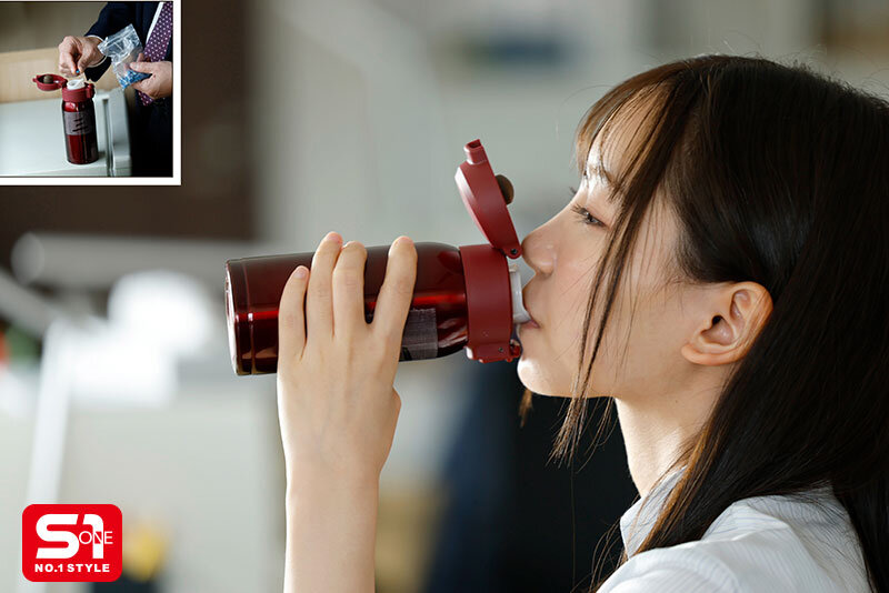 顔採用の新人OLは大嫌いなセクハラ上司に7日間こっそり媚薬を盛られ出張同行日にムラムラ爆発!キモいペニスが欲しくてたまらない。 三田真鈴(sone00747) シーン2